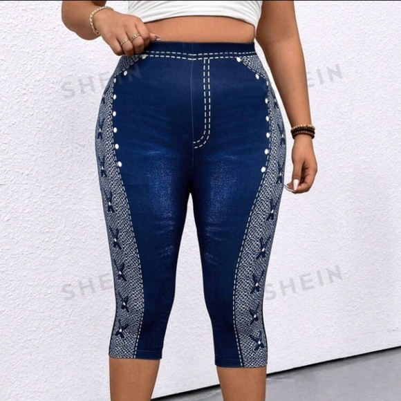 4/$60 New Blue 3D Capri Leggings - Size 3XL (US18) - Picture 6 of 8